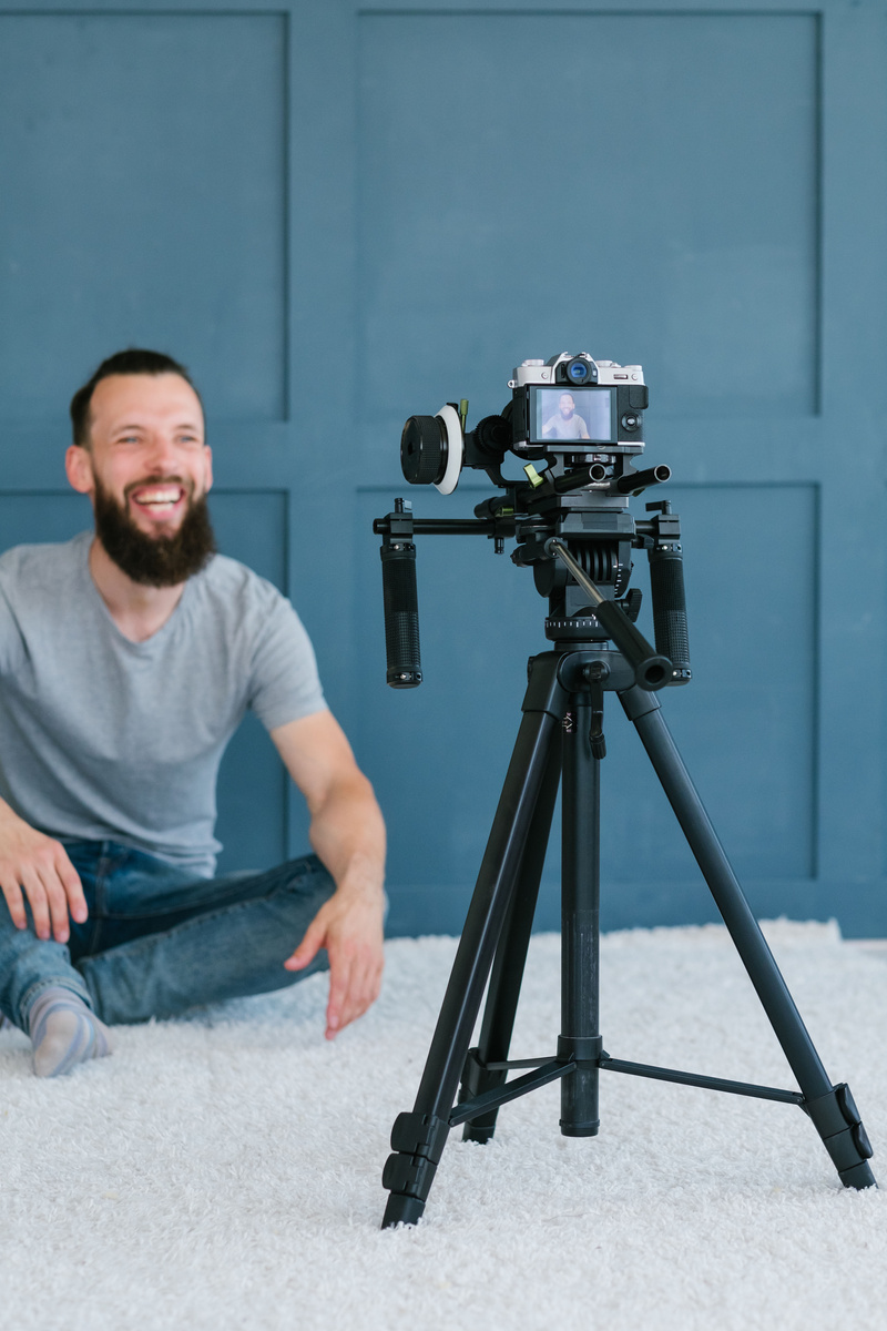social media influencer man shoot video content